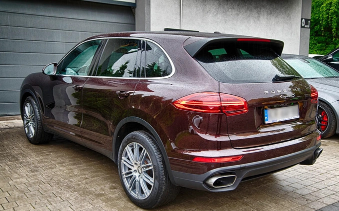 Porsche Cayenne cena 85000 przebieg: 440000, rok produkcji 2015 z Łeba małe 172